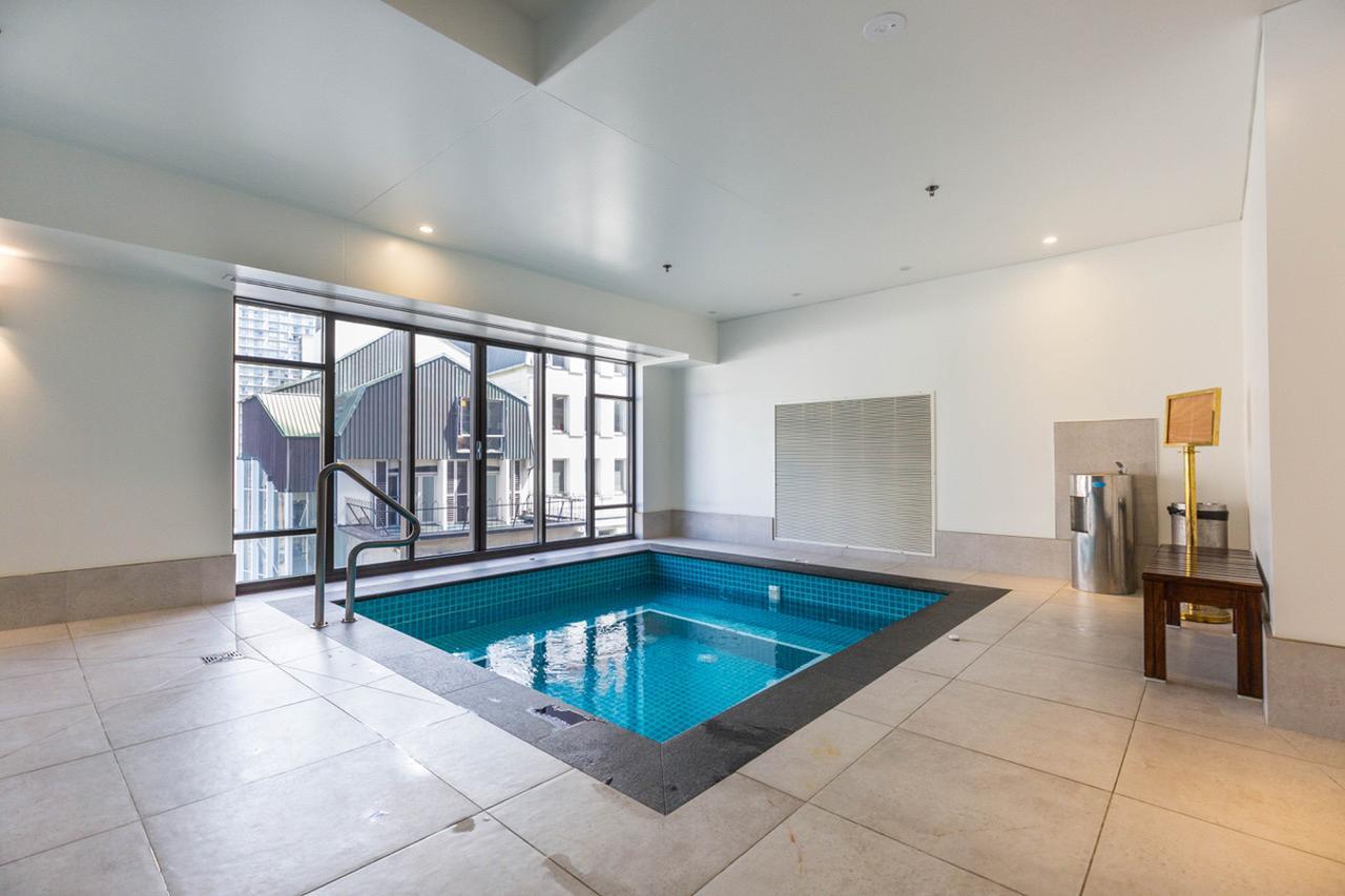 Stylish Central City Apartment With Pool And Gym Окленд Екстер'єр фото